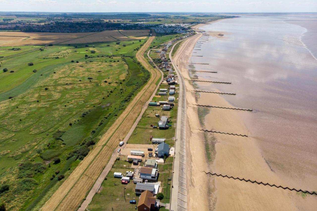 Lovely 6 Berth Caravan For Hire At Manor Park In Hunstanton Norfolk Ref 23044S Экстерьер фото