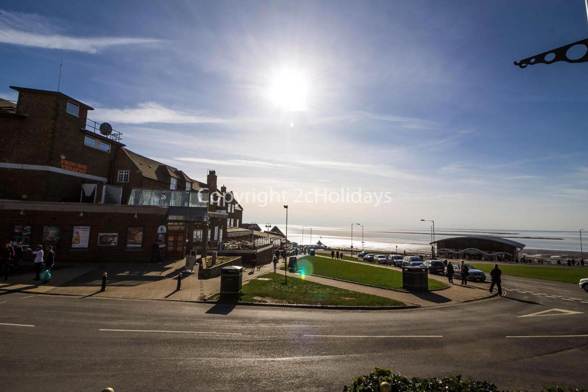 Lovely 6 Berth Caravan For Hire At Manor Park In Hunstanton Norfolk Ref 23044S Экстерьер фото