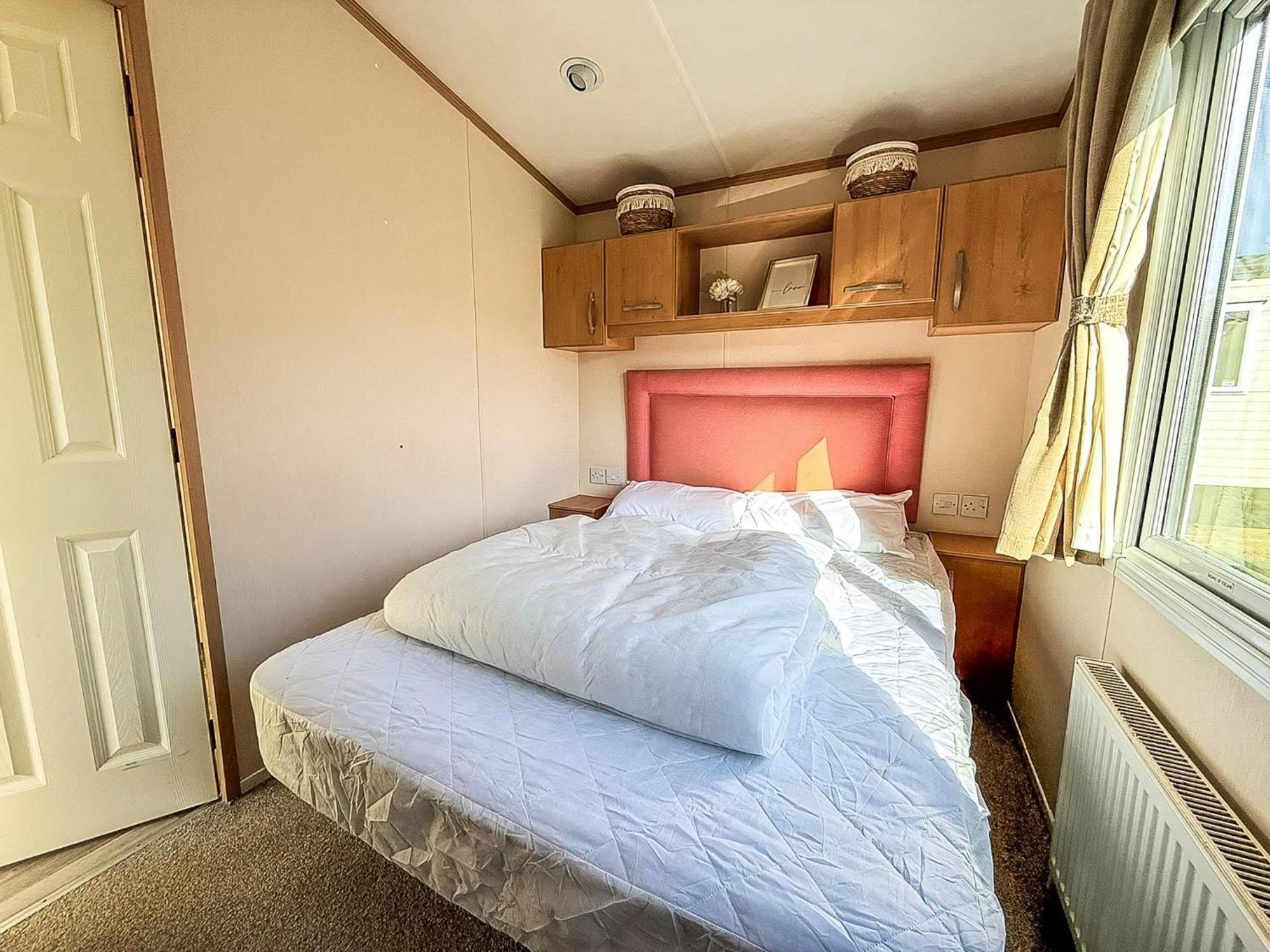 Lovely 6 Berth Caravan For Hire At Manor Park In Hunstanton Norfolk Ref 23044S Экстерьер фото