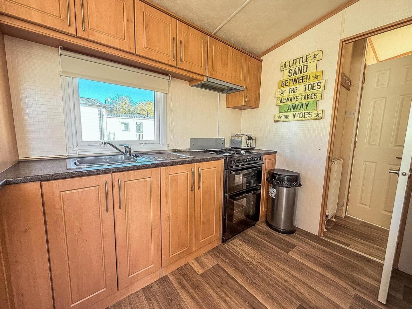 Lovely 6 Berth Caravan For Hire At Manor Park In Hunstanton Norfolk Ref 23044S Экстерьер фото